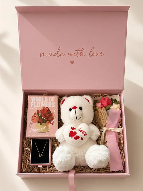 Lovpost Geschenkbox von oben mit allen enthaltenen Geschenken